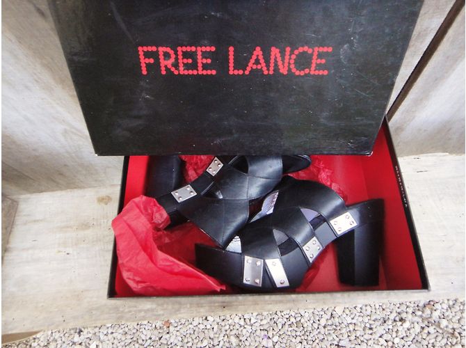 Sandali con tacco Free Lance in pelle e legno nero - vista 10