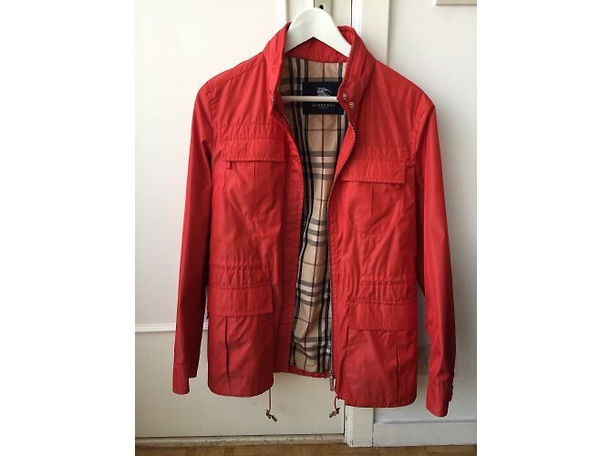 Burberry Jacke Rot mit Bestickter Tartan Kapuze Größe S - Ansicht 2