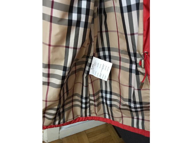 Burberry Jacke Rot mit Bestickter Tartan Kapuze Größe S - Ansicht 3