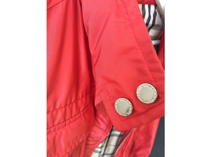 Burberry Jacke Rot mit Bestickter Tartan Kapuze Größe S - Ansicht 5