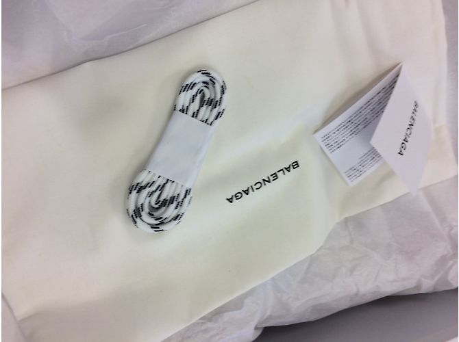 Balenciaga Triple s - vista 3