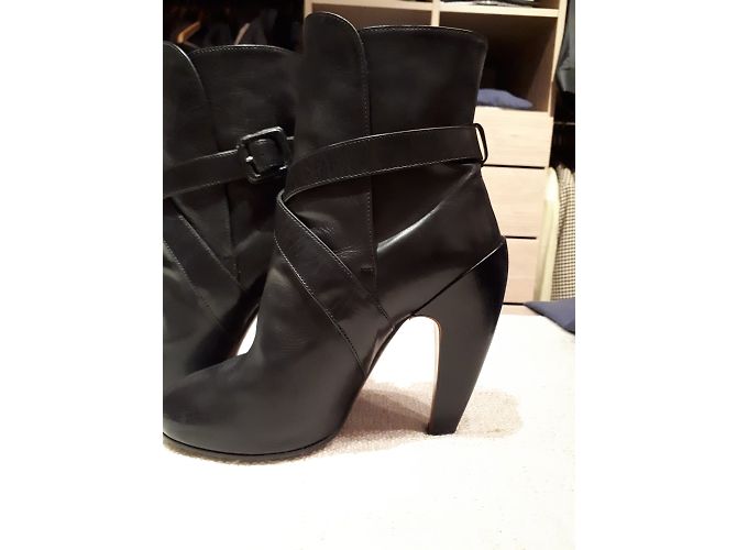 Botines Alaïa en piel negra con tacón coma Negro - vista 5