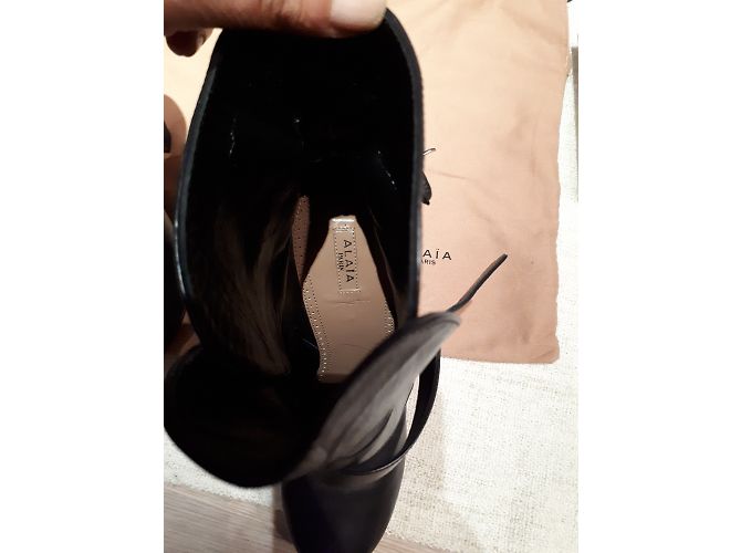Botines Alaïa en piel negra con tacón coma Negro - vista 8