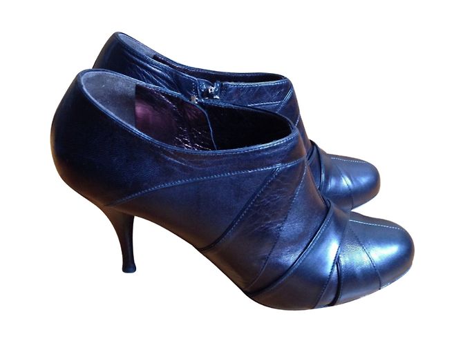 Stivaletti Miu Miu in pelle nera 39IT Nero - vista 3