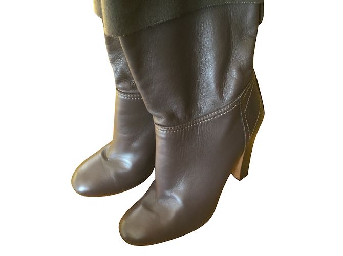 Chanel Ankle Boots Hazelnut Leather - view 2