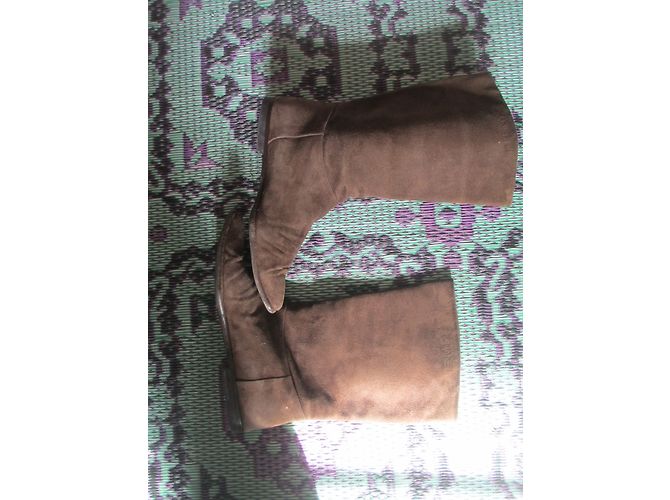Chanel Wildlederstiefel Braun - Ansicht 3