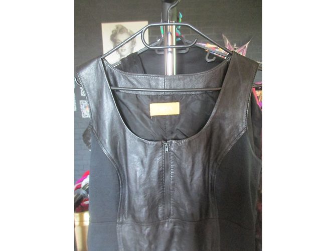 Biba Kleid aus schwarzem Lammleder - Ansicht 3