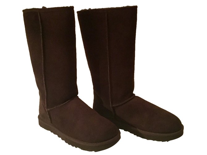 Botas Ugg Classic Tall de Ante Chocolate - vista 2