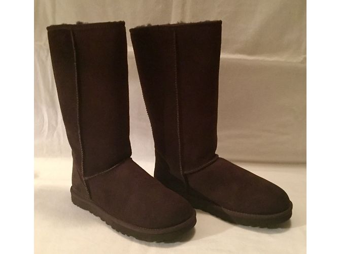 Botas Ugg Classic Tall de Ante Chocolate - vista 4