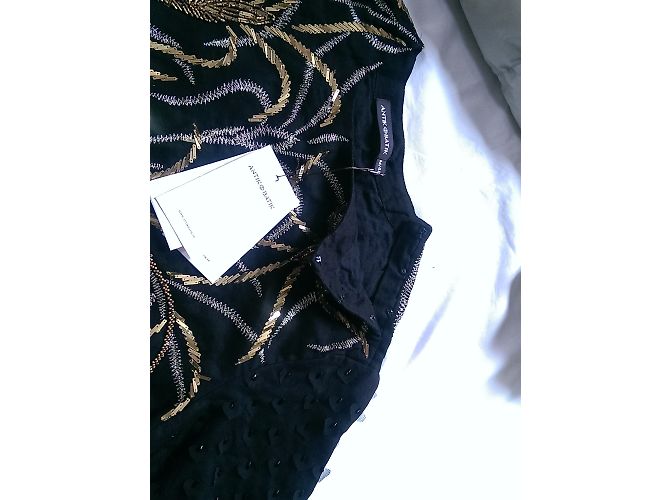 Antik Batik Top Túnica de Algodón Negro con Bordado Dorado - vista 8