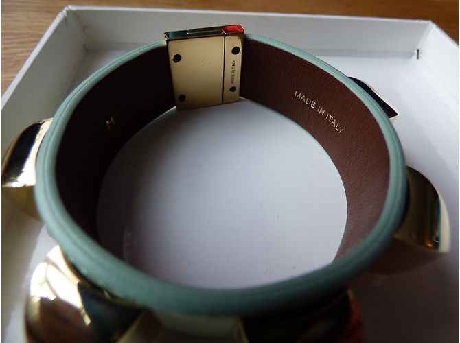 Bracciale borchiato Givenchy in pelle di vitello verde e ottone - vista 11