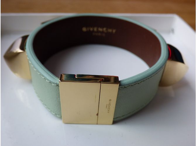 Bracciale borchiato Givenchy in pelle di vitello verde e ottone - vista 13