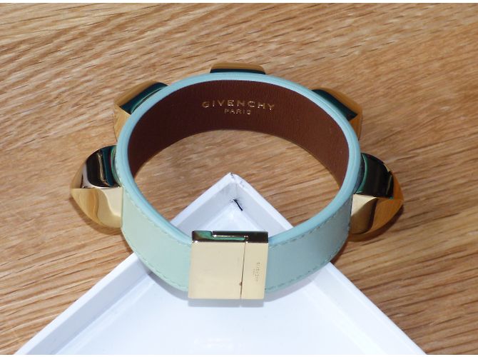 Bracciale borchiato Givenchy in pelle di vitello verde e ottone - vista 18