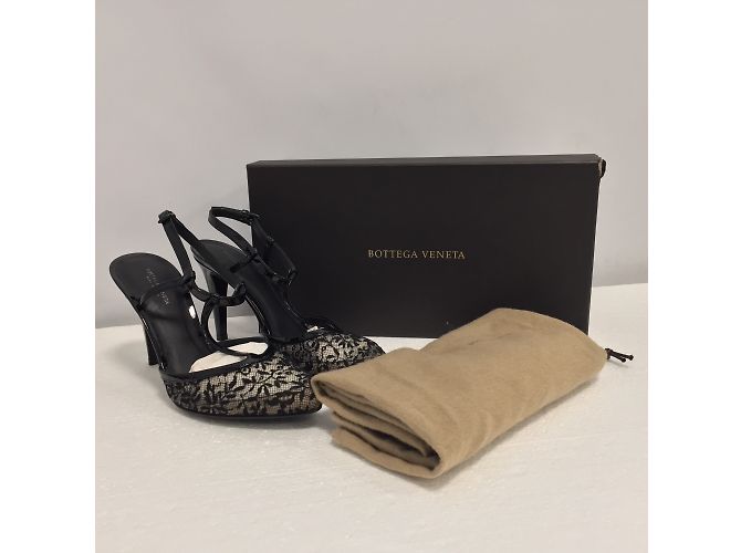 Sandali Mary Jane Bottega Veneta in vernice nera - vista 10