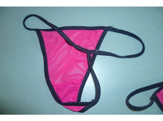 Autre Marque Lala Rose Rosa Seiden-BH mit schwarzer Spitze und Strings Pink - Ansicht 4