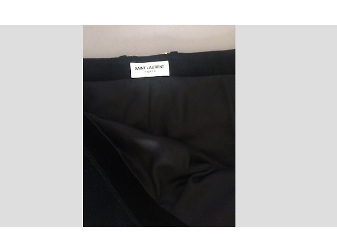Schwarzer Samt-Smoking-Minirock von Saint Laurent - Ansicht 3