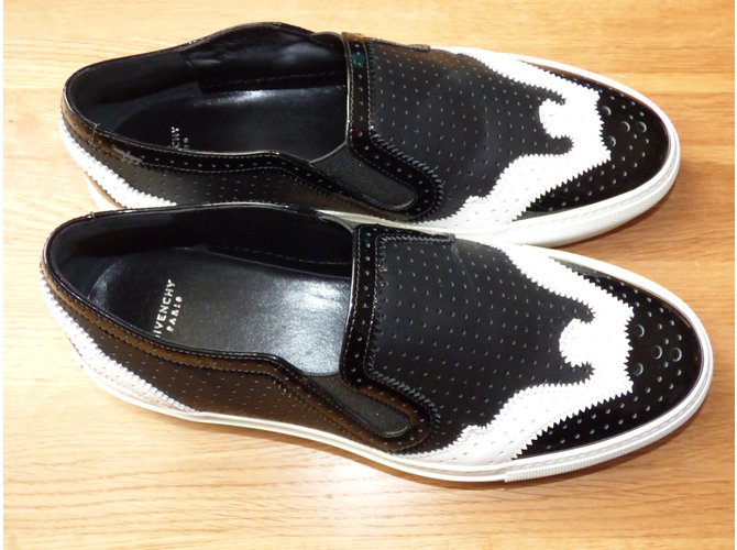 Sneakers Slip-On Givenchy in Pelle Nera e Bianca Nero Bianco - vista 10