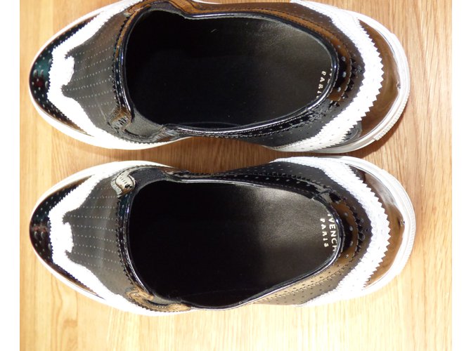Sneakers Slip-On Givenchy in Pelle Nera e Bianca Nero Bianco - vista 11