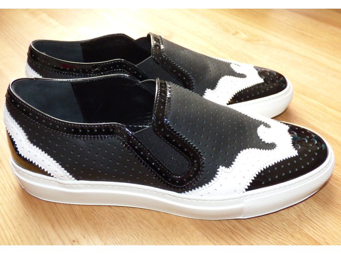 Sneakers Slip-On Givenchy in Pelle Nera e Bianca Nero Bianco - vista 12