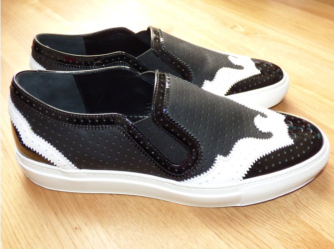Sneakers Slip-On Givenchy in Pelle Nera e Bianca Nero Bianco - vista 13