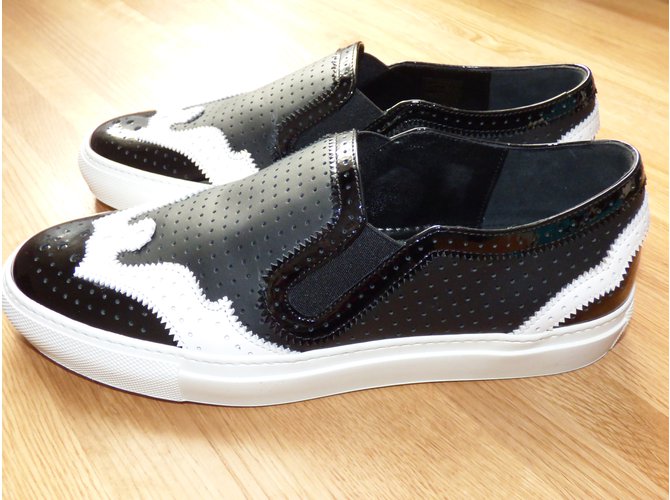 Sneakers Slip-On Givenchy in Pelle Nera e Bianca Nero Bianco - vista 15