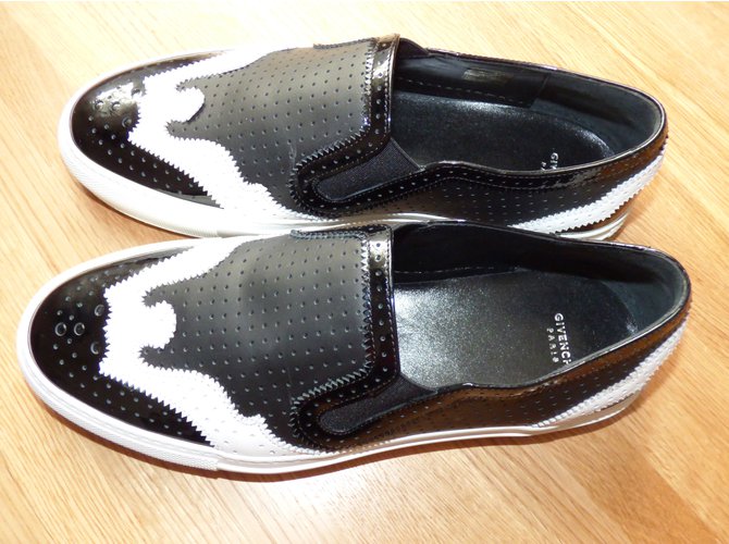 Sneakers Slip-On Givenchy in Pelle Nera e Bianca Nero Bianco - vista 16