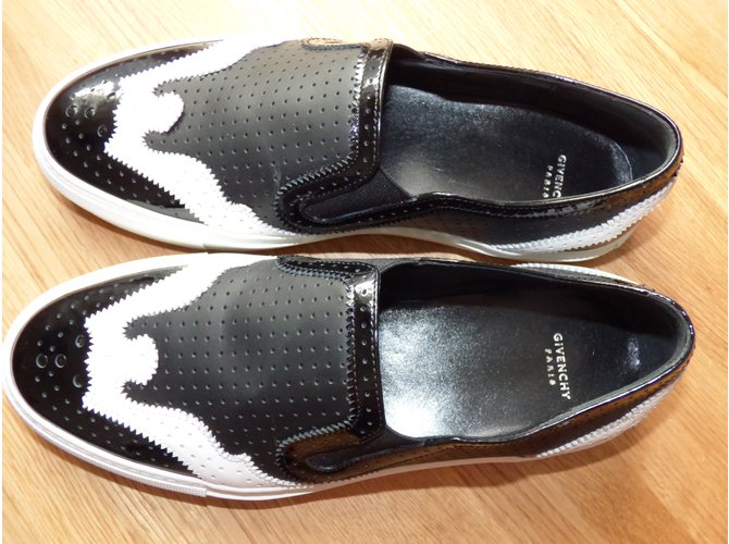 Sneakers Slip-On Givenchy in Pelle Nera e Bianca Nero Bianco - vista 17