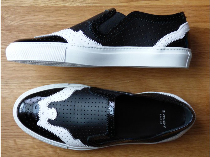 Sneakers Slip-On Givenchy in Pelle Nera e Bianca Nero Bianco - vista 18
