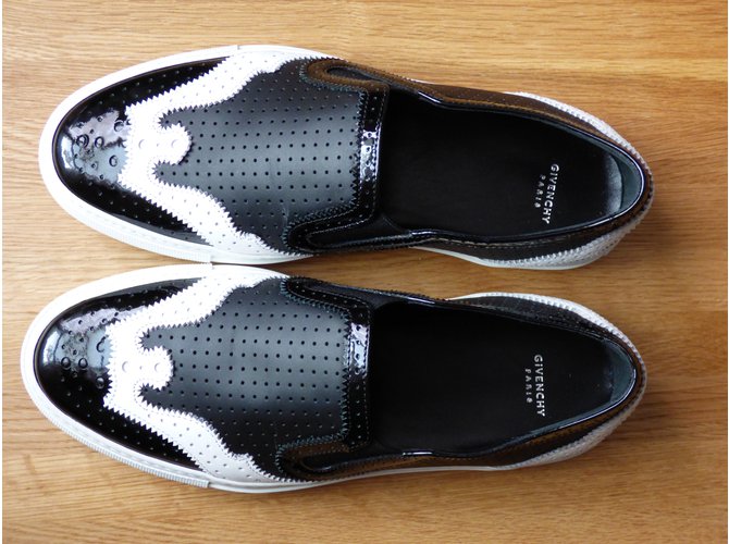 Sneakers Slip-On Givenchy in Pelle Nera e Bianca Nero Bianco - vista 19