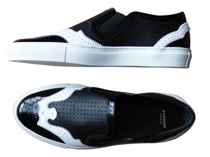 Sneakers Slip-On Givenchy in Pelle Nera e Bianca Nero Bianco - vista 2