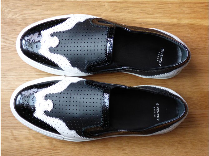 Sneakers Slip-On Givenchy in Pelle Nera e Bianca Nero Bianco - vista 20