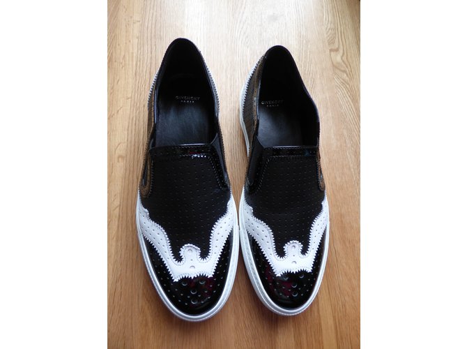 Sneakers Slip-On Givenchy in Pelle Nera e Bianca Nero Bianco - vista 4