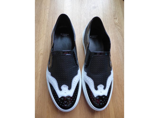 Sneakers Slip-On Givenchy in Pelle Nera e Bianca Nero Bianco - vista 5