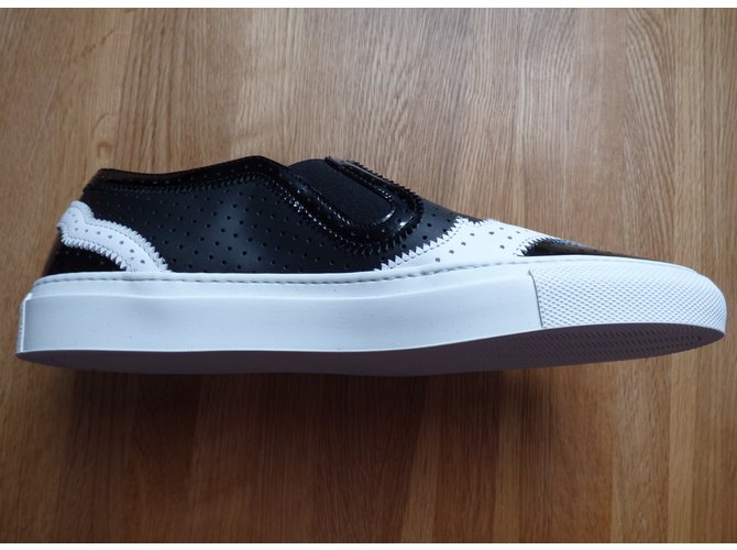 Sneakers Slip-On Givenchy in Pelle Nera e Bianca Nero Bianco - vista 7