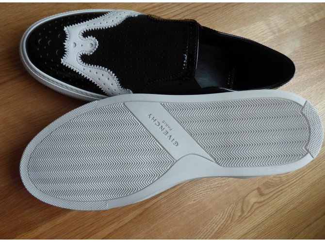 Sneakers Slip-On Givenchy in Pelle Nera e Bianca Nero Bianco - vista 8