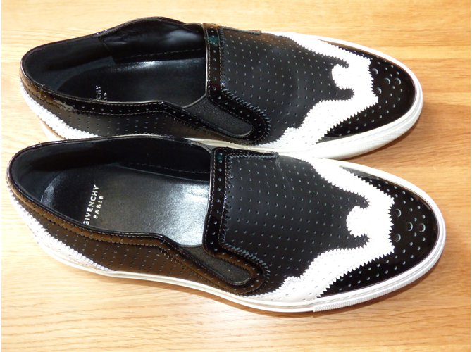 Sneakers Slip-On Givenchy in Pelle Nera e Bianca Nero Bianco - vista 9