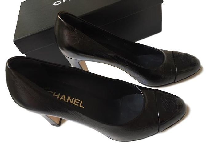 Décolleté Chanel in pelle nera con tacco 8cm Nero - vista 2