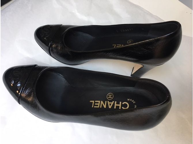 Décolleté Chanel in pelle nera con tacco 8cm Nero - vista 5