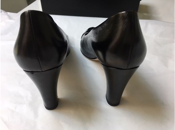 Décolleté Chanel in pelle nera con tacco 8cm Nero - vista 6