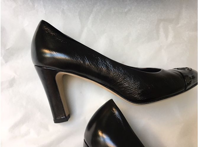 Décolleté Chanel in pelle nera con tacco 8cm Nero - vista 9