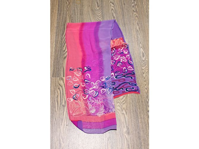 Foulard Halston Heritage en soie à motif floral rose et violet - vue 7