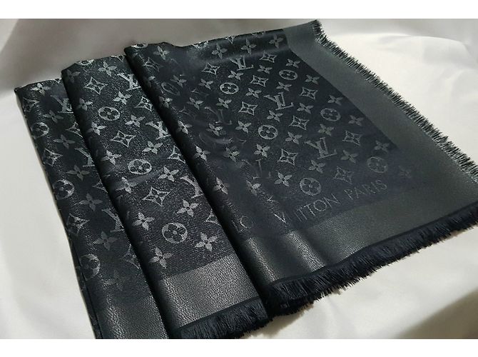 Louis Vuitton Classical Monogram Scarf Black - view 3