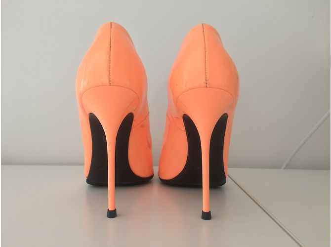 GIANMARCO LORENZI Pumps aus Lackleder mit hohem Absatz - Ansicht 5