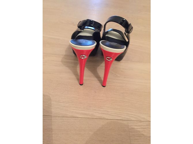 Décolleté Guess in vernice bicolore nero e rosso Beige - vista 4