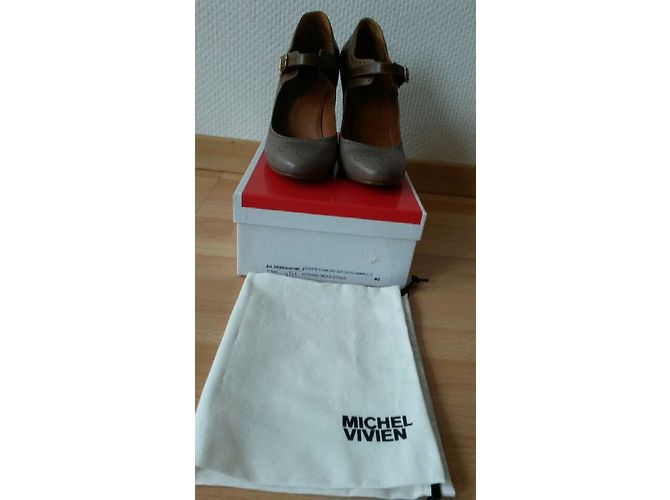Autre Marque Décolleté Michel Vivien Debeauvoir Pelle Grigio e Camel - vista 3