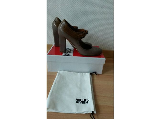 Autre Marque Décolleté Michel Vivien Debeauvoir Pelle Grigio e Camel - vista 4