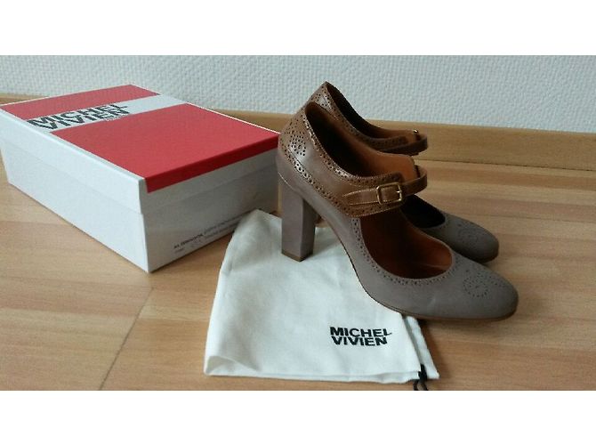 Autre Marque Décolleté Michel Vivien Debeauvoir Pelle Grigio e Camel - vista 6