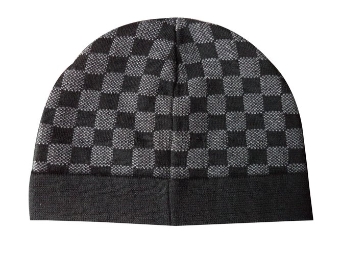 Louis Vuitton Hats Beanies Black Grey Wool ref.102038 - Joli Closet