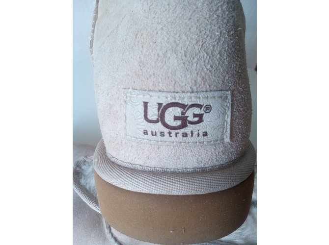 classic mini ugg beige
