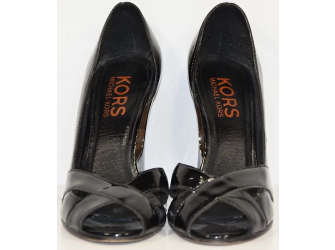 Michael Kors Keilabsatz Pumps aus schwarzem Lackleder Größe 36.5 - Ansicht 4